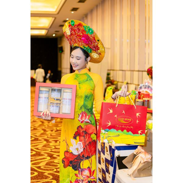 HỘP QUÀ TĂNG CAO CẤP - NGỌC TRỜI ĐẤT VIỆT - 4 LOẠI GẠO ĐẶC SẢN VÙNG MIỀN - H2